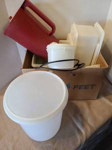 lot 2143 image: Tupperware