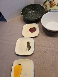 lot 2153 image: Antlers salt and pepper shaker holder, 2 Kelloggs Rice Krispies bowls, 3 salsa bowls, spoon rest, more