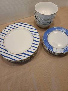 lot 2170 image: Plates and bowls 16 pieces (one dessert plate has a chip and two have some blue worn off)