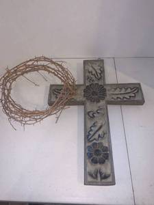 lot 2231 image: Concrete cross 20 x 14 with a crown of thorns