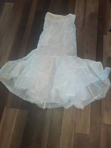 lot 2274 image: Fit and flare slip from Davids Bridal. New still has tags