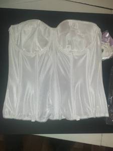lot 2275 image: Ladies corset. Size 38D. New still has tags