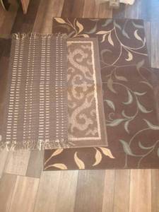 lot 2280 image: Rugs. Largest is 30 x 47