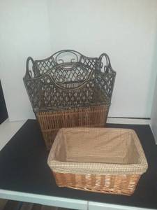 lot 2281 image: Baskets. Biggest is 17 x 14 x 14
