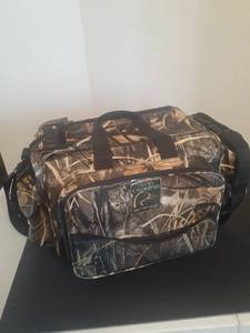 lot 2289 image: Ducks Unlimited duffle bag