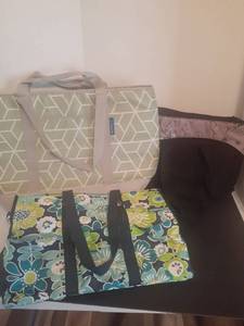 lot 2291 image: Sams club reusable bag, Thirty One large utility tote and lunch bag