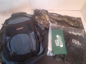 lot 2292 image: Back pack, duffle bag and more