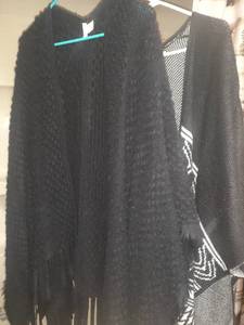 lot 2302 image: Ladies capes. Size small