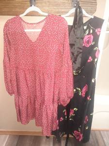 lot 2305 image: Ladies dresses. Sized small and large