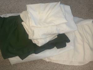 lot 2315 image: Queen sized bedding. London Fog sheet set plus 2 bed skirts