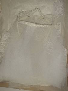 lot 2326 image: Communion veil
