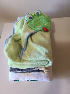 lot 2402 image: Baby towel with frog hood, two other towels and a shower rack