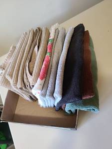lot 2403 image: Hand towels and wash cloths