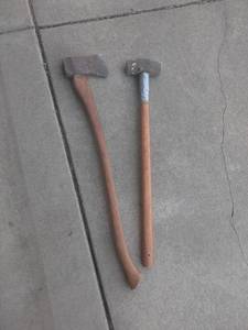 lot 3002 image: Sledge hammer and axe