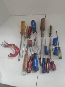 lot 3011 image: Various screwdrivers and hooks. Craftsman, Stanley, Kobalt and more