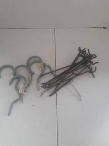 lot 3014 image: Peg board hooks and other hooks