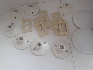 lot 3109 image: Electrical items. Light switch and plug in cover plates with lights