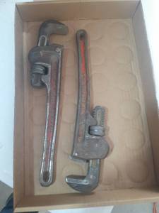 lot 3119 image: 2 Pipe wrenches