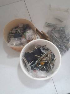 lot 3121 image: Miscellaneous screws, nails and more