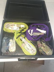 lot 3123 image: More ratchet straps