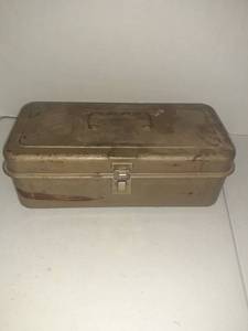 lot 3132 image: Small metal box with various drill bits and more. Hinge is broken on one side