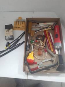 lot 3134 image: Miscellaneous garage items