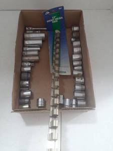 lot 3136 image: Various sockets with socket holder rack