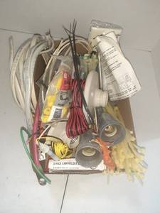 lot 3138 image: Miscellaneous electrical items
