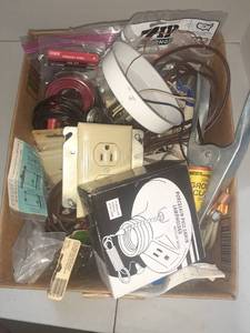 lot 3139 image: Miscellaneous electrical items