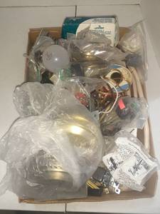 lot 3140 image: Miscellaneous electrical items
