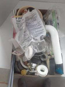 lot 3143 image: Miscellaneous plumbing items