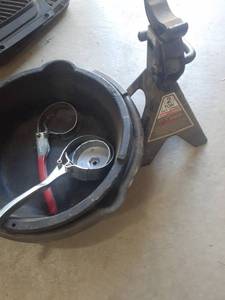 lot 3153 image: 2 Ton jack stand, oil pans and oil filter wrenches