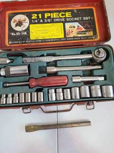 lot 3207 image: Buffalo brand 21 piece, 14 inch and 38 inch drive socket set