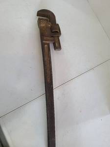 lot 3239 image: Trimont 24 inch pipe wrench