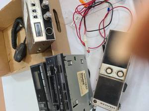 lot 3250 image: CB radio, auto stereos, transistor