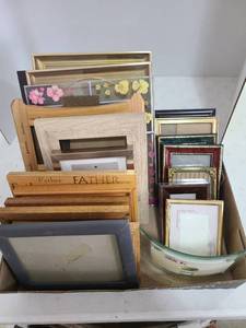 lot 3312 image: Assorted picture frames.