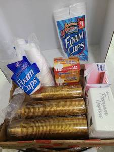 lot 3318 image: Disposable cups, cutlery, napkins