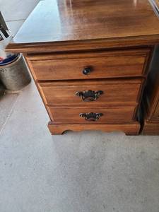 lot 3329 image: Two drawer nightstand 21x24x18