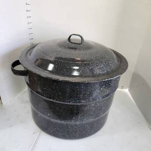 lot 3411 image: Enamelware canning pot