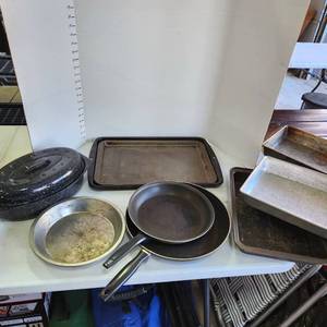 lot 3412 image: Enamelware roaster, baking pans and skillets