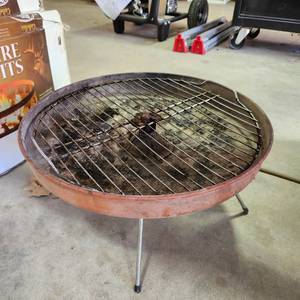 lot 3416 image: Tabletop charcoal grill