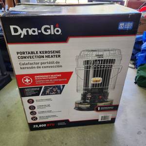 lot 3422 image: Dyna Glo portable kerosene convection heater appears new