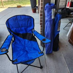 lot 3426 image: 3 folding chairs