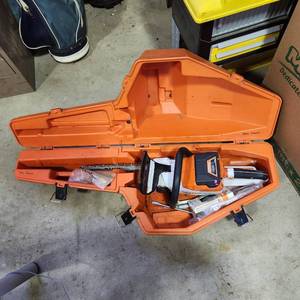 lot 3612 image: Stihl chainsaw with case, replacement chain, charger and oil