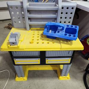 lot 3613 image: Childrens work bench 32 x 26 x 14
