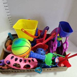 lot 3615 image: Childrens toys