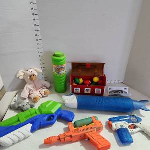 lot 3617 image: Water guns, Uno Moo, bubbles and stuffed animals
