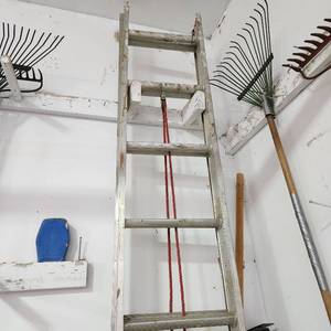 lot 3628 image: Werner Saf T extension ladder model D1120-2 total length 20 ft