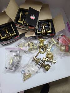 lot 3708 image: Assorted door knobs, locks and parts