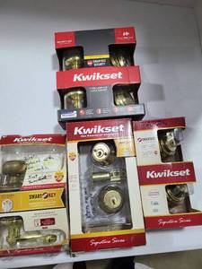 lot 3709 image: Kwikset Snartkey security set, used door knob and lock parts